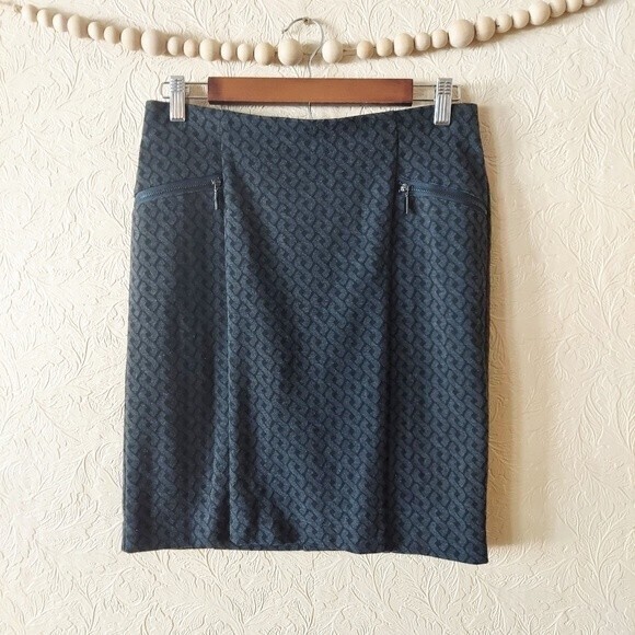 Alfani Dresses & Skirts - Alfani pencil skirt jersey stretch black gray patterned Sz 6 Petite